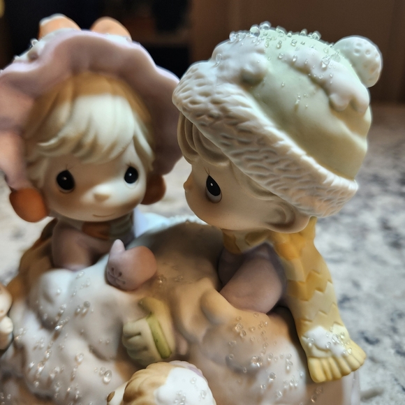 Precious Moments porcelain " Up To Our Ears In A White Christmas" - Picture 12 of 15